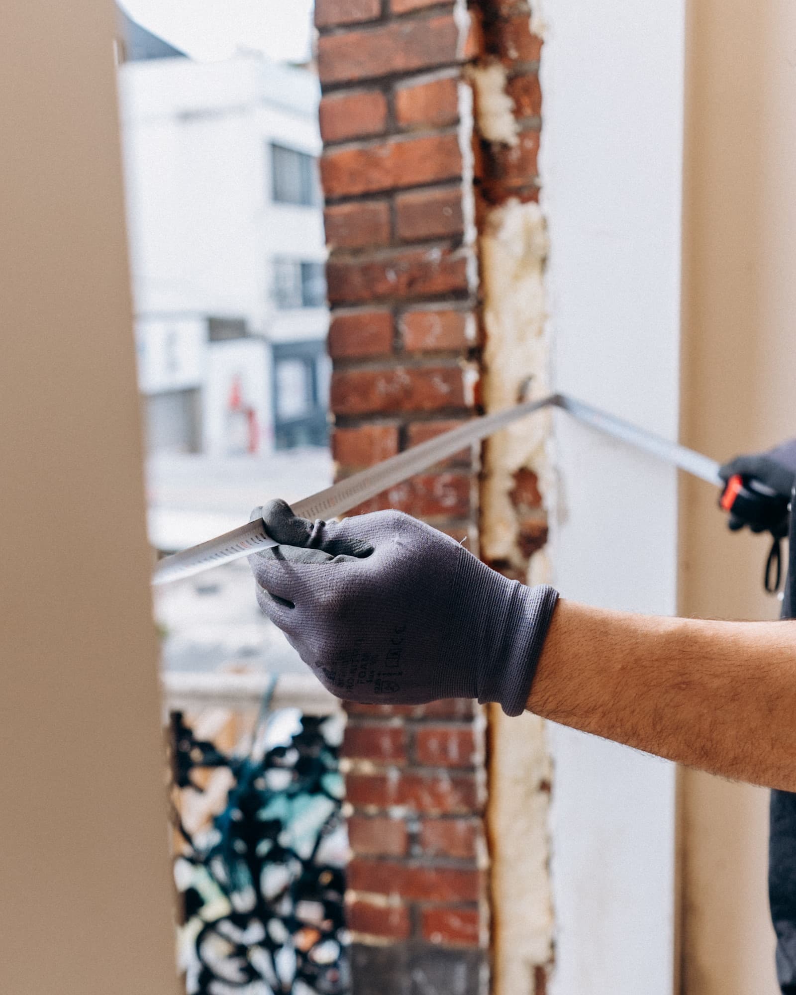 Mesure de précision pour l'installation d'un châssis sur mesure
