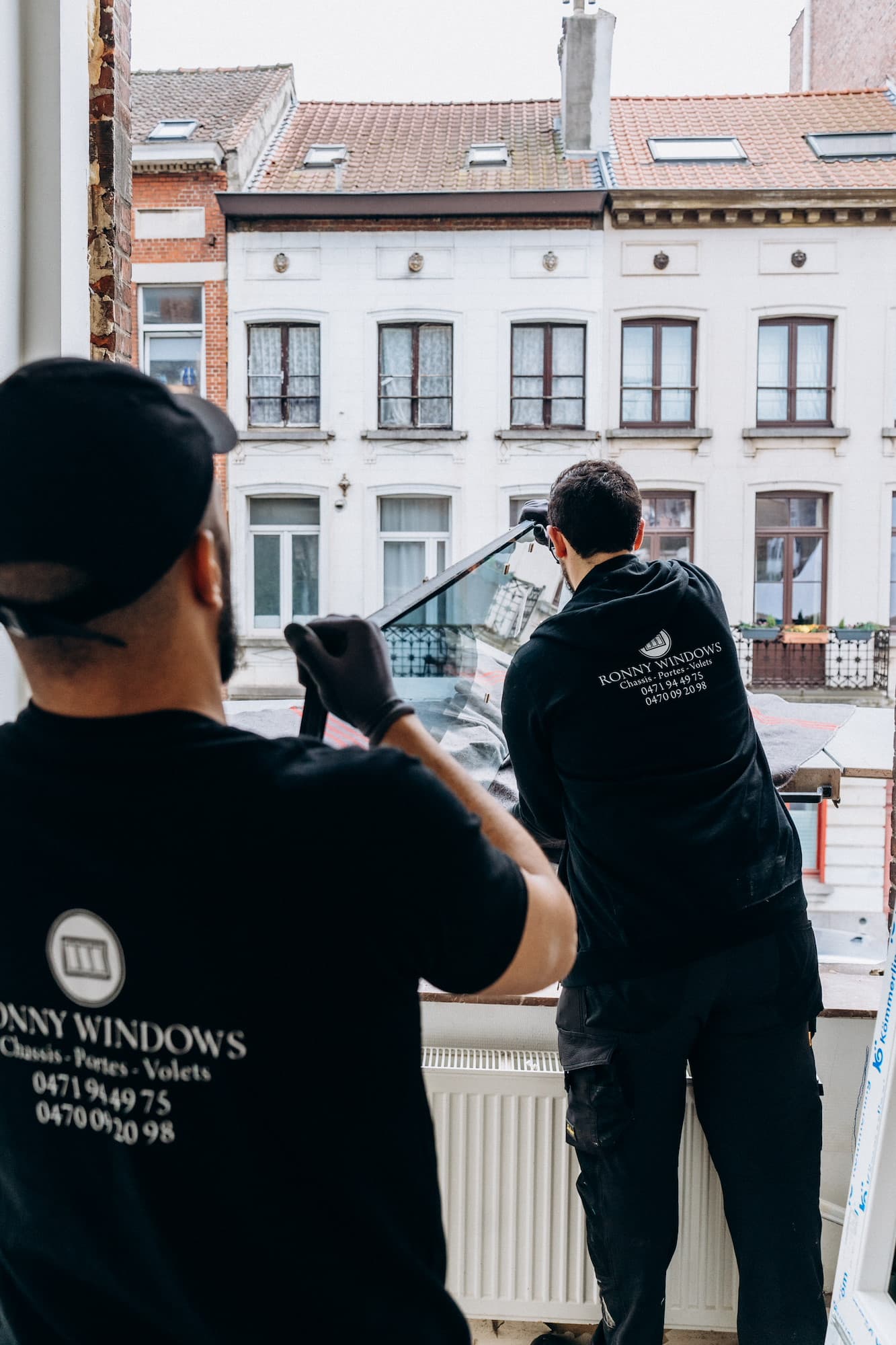 Équipe Ronny Windows sur chantier à Bruxelles