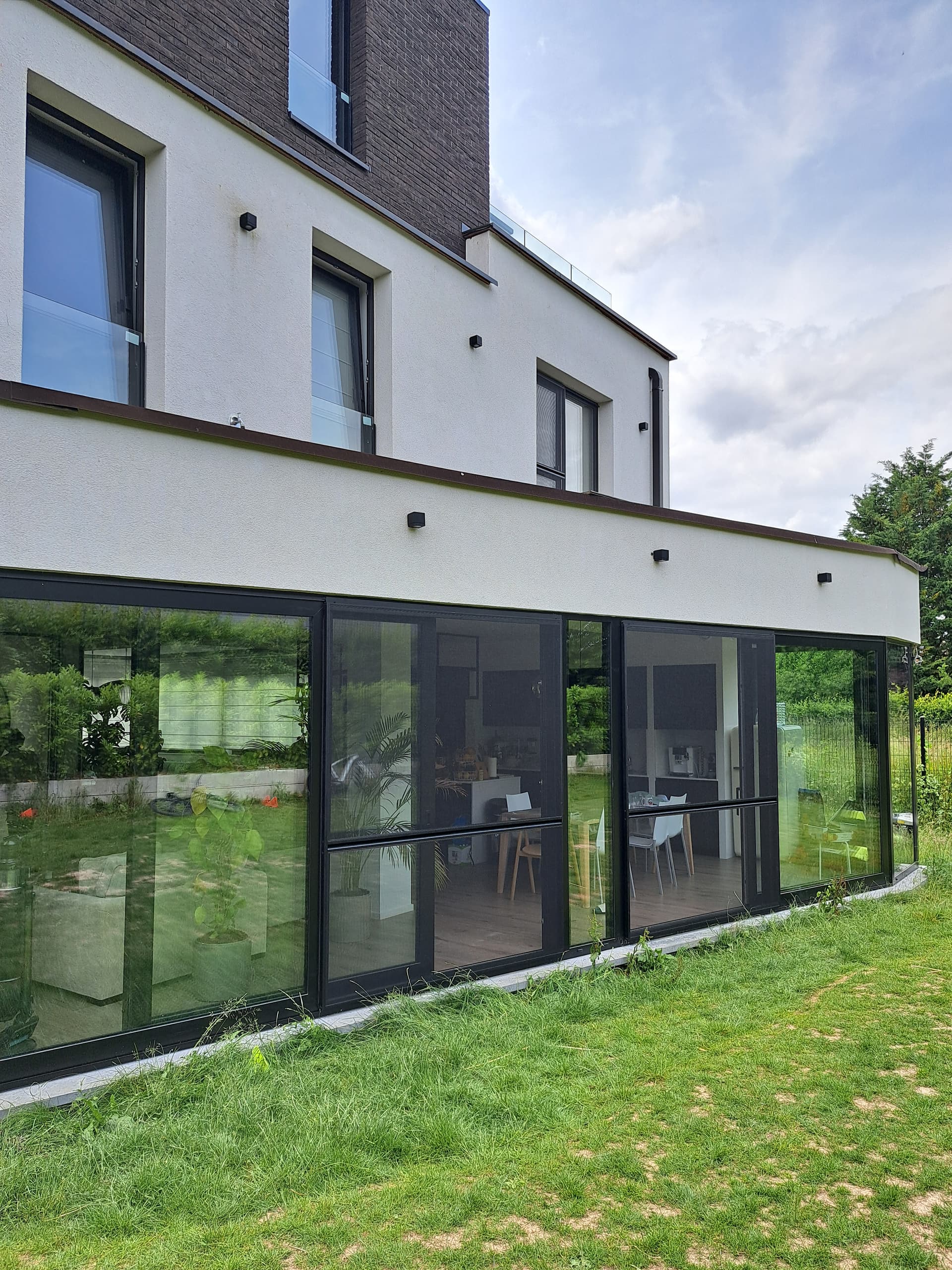 Châssis aluminium Bruxelles - façade moderne avec menuiseries contemporaines